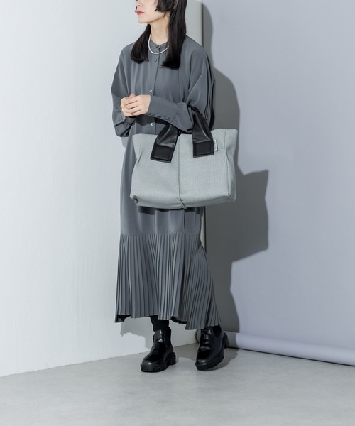 Kawa-Kawa（カワカワ）の「【kawa-kawa】NO1322 wet tradトートバッグ　Mサイズ（トートバッグ・レディース・チャコールグレー/グレー・FREE）」の13枚目の写真