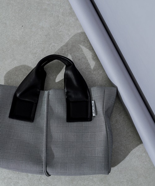 Kawa-Kawa（カワカワ）の「【kawa-kawa】NO1322 wet tradトートバッグ　Mサイズ（トートバッグ・レディース・チャコールグレー/グレー・FREE）」の22枚目の写真