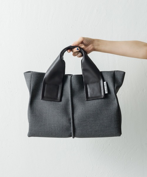 Kawa-Kawa（カワカワ）の「【kawa-kawa】NO1322 wet tradトートバッグ　Mサイズ（トートバッグ・レディース・チャコールグレー/グレー・FREE）」の7枚目の写真