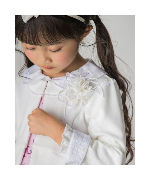 BeBe(ベベ)の「BeBe/日本製フォーマルフラワーリボンコサージュ(ブローチ/コサージュ・キッズ・ブルー/ホワイト・ONESIZE)」の5枚目の写真