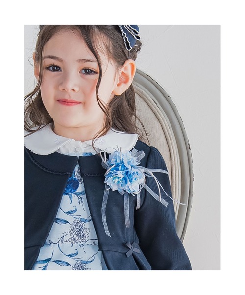 BeBe(ベベ)の「BeBe/日本製フォーマルフラワーリボンコサージュ(ブローチ/コサージュ・キッズ・ブルー/ホワイト・ONESIZE)」の8枚目の写真