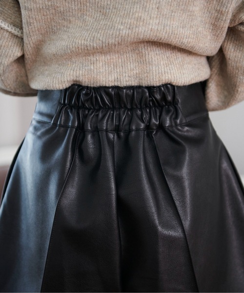 FREE'S MART（フリーズマート）の「◇合皮ハイウエストショートパンツ（その他パンツ・レディース・ブラック・MEDIUM/SMALL）」の16枚目の写真