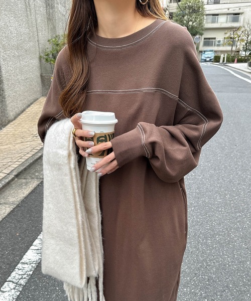 andme（アンドミー）の「裏毛配色ステッチ長袖スウェットワンピース（ワンピース・レディース・ブラック/チャコールグレー/グリーン/オートミール/ネイビー/ブルー/ブラウン/グレー系その他/アイボリー系・M）」の4枚目の写真