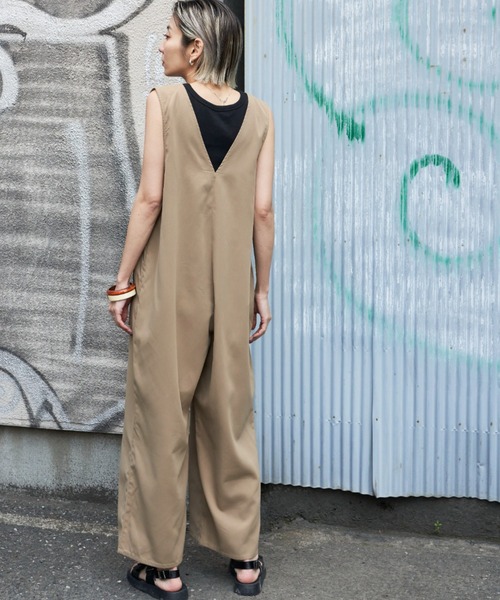 Auntie Rosa Holiday（アンティローザホリデー）の「2WAYサロペット / サイズ展開あり（サロペット/オーバーオール・レディース・ブラック/ベージュ・MEDIUM/SMALL）」の19枚目の写真