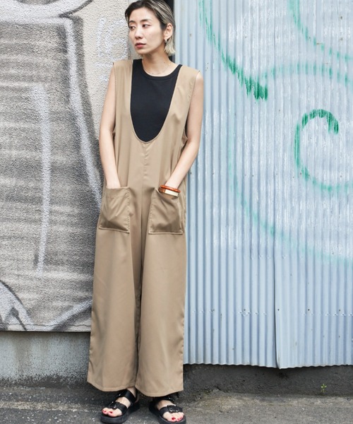 Auntie Rosa Holiday（アンティローザホリデー）の「2WAYサロペット / サイズ展開あり（サロペット/オーバーオール・レディース・ブラック/ベージュ・MEDIUM/SMALL）」の21枚目の写真