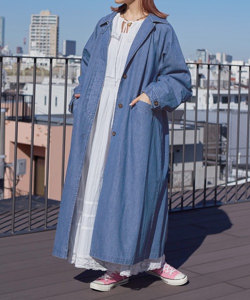 w closet(ダブルクローゼット)の「オーバーサイズデニムコート(ステンカラーコート・レディース・ブルー・FREE)」の6枚目の写真