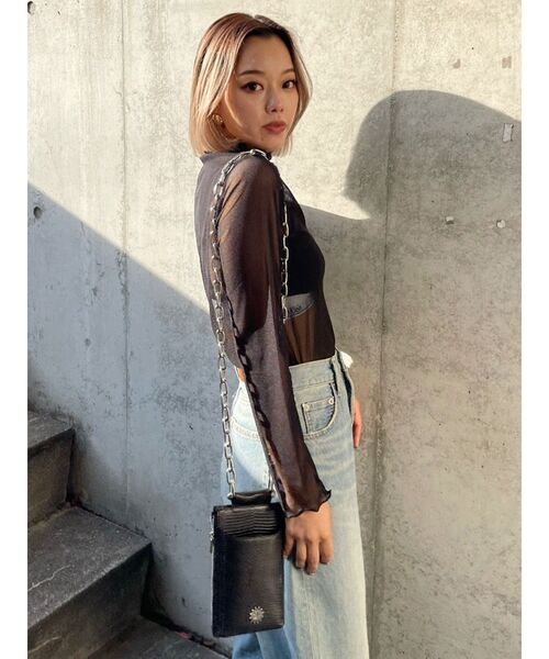 EVRIS(エヴリス)の「シアーハイネックトップス(Tシャツ/カットソー・レディース・ブラック/グリーン・FREE)」の4枚目の写真