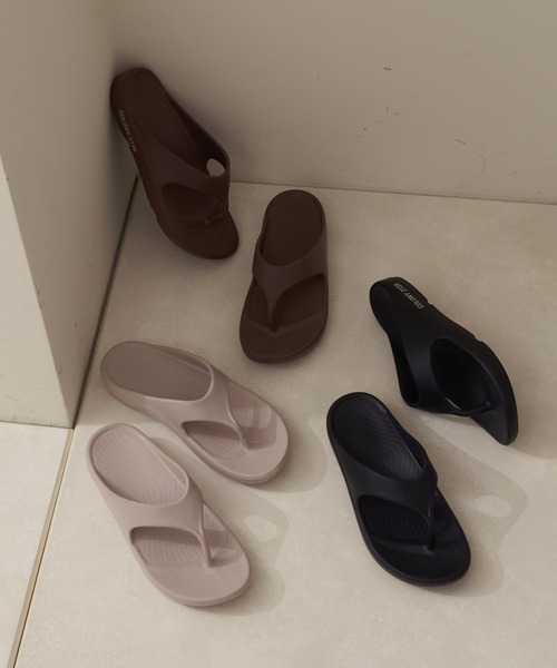 COLONY 2139（コロニートゥーワンスリーナイン）の「コンフォートトングサンダル（サンダル・レディース・ブラック/ベージュ/ブラウン・LARGE/MEDIUM）」の6枚目の写真