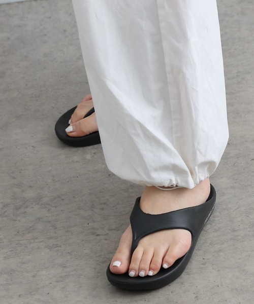 COLONY 2139（コロニートゥーワンスリーナイン）の「コンフォートトングサンダル（サンダル・レディース・ブラック/ベージュ/ブラウン・LARGE/MEDIUM）」の19枚目の写真