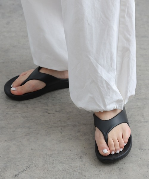 COLONY 2139（コロニートゥーワンスリーナイン）の「コンフォートトングサンダル（サンダル・レディース・ブラック/ベージュ/ブラウン・LARGE/MEDIUM）」の11枚目の写真