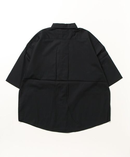 En serio TOKYO(エンソリオトーキョー)の「コットンブロード オーバーシルエット レギュラーカラー 半袖シャツ(シャツ/ブラウス・メンズ・グレイッシュブルー/ネイビー×ホワイト/ホワイト×ブラック/ホワイト/ブラック/ホワイト×ブルー・M/L)」の11枚目の写真