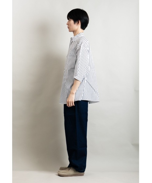 En serio TOKYO(エンソリオトーキョー)の「コットンブロード オーバーシルエット レギュラーカラー 半袖シャツ(シャツ/ブラウス・メンズ・グレイッシュブルー/ネイビー×ホワイト/ホワイト×ブラック/ホワイト/ブラック/ホワイト×ブルー・M/L)」の22枚目の写真