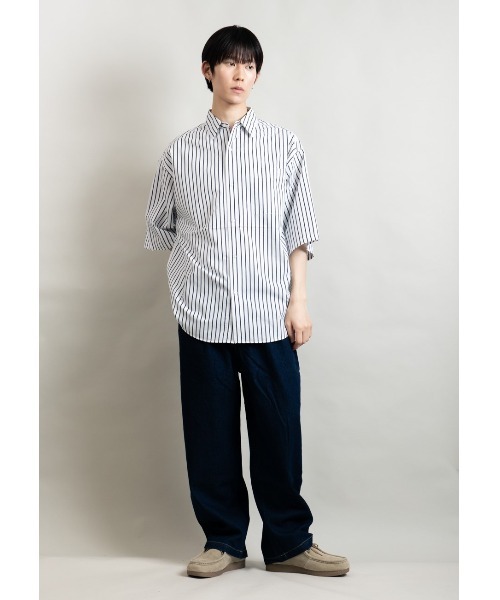 En serio TOKYO(エンソリオトーキョー)の「コットンブロード オーバーシルエット レギュラーカラー 半袖シャツ(シャツ/ブラウス・メンズ・グレイッシュブルー/ネイビー×ホワイト/ホワイト×ブラック/ホワイト/ブラック/ホワイト×ブルー・M/L)」の8枚目の写真