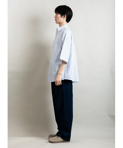 En serio TOKYO(エンソリオトーキョー)の「コットンブロード オーバーシルエット レギュラーカラー 半袖シャツ(シャツ/ブラウス・メンズ・グレイッシュブルー/ネイビー×ホワイト/ホワイト×ブラック/ホワイト/ブラック/ホワイト×ブルー・M/L)」の17枚目の写真