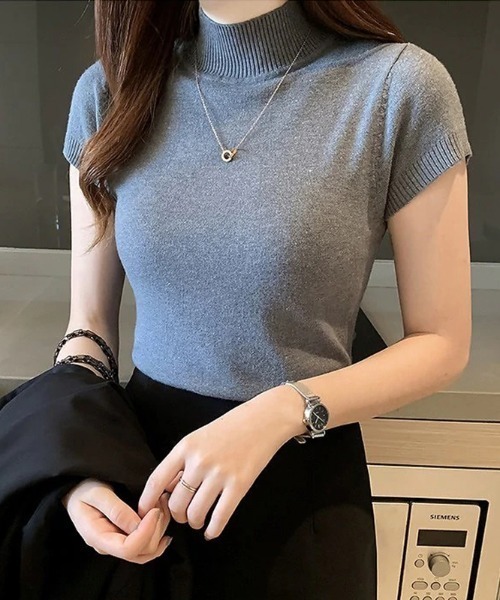 COCOMOMO(ココモモ)の「★今なら490円!★スタンドネック ニット(Tシャツ/カットソー・レディース・ベージュ/グリーン/ブラウン/ライトグリーン/パープル/グレー/ブラック/ホワイト・FREE)」の3枚目の写真