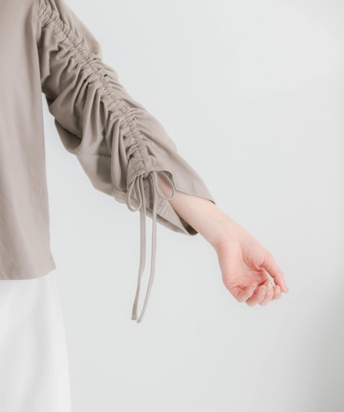 HEYUMM（ヘユム）の「ギャザースリーブクロップドTシャツ（Tシャツ/カットソー・レディース・モカ/ブラック/オフホワイト・ONE）」の13枚目の写真