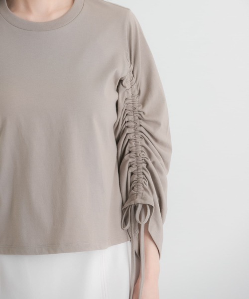 HEYUMM（ヘユム）の「ギャザースリーブクロップドTシャツ（Tシャツ/カットソー・レディース・モカ/ブラック/オフホワイト・ONE）」の12枚目の写真