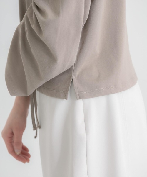 HEYUMM（ヘユム）の「ギャザースリーブクロップドTシャツ（Tシャツ/カットソー・レディース・モカ/ブラック/オフホワイト・ONE）」の11枚目の写真