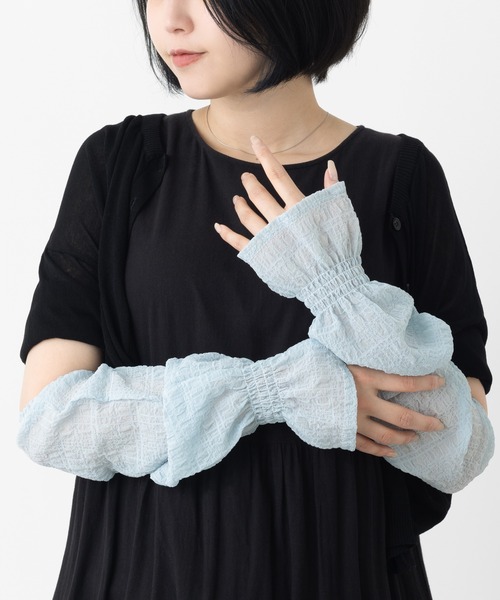 emonique(エモニーク)の「UPF50+ ロング丈 締め付けないレースのアームカバー アイスシルク素材(アームカバー・レディース・ライトベージュ/ホワイト/ライトグリーン/ライトブルー/ピンク・55cm)」の4枚目の写真