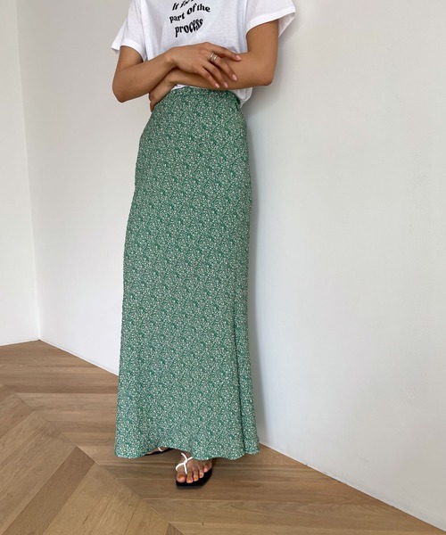 CANAL JEAN(キャナルジーン)の「smileyranna 小花柄マーメイドスカート(スカート・レディース・アイボリー/グリーン・ONE SIZE)」の2枚目の写真