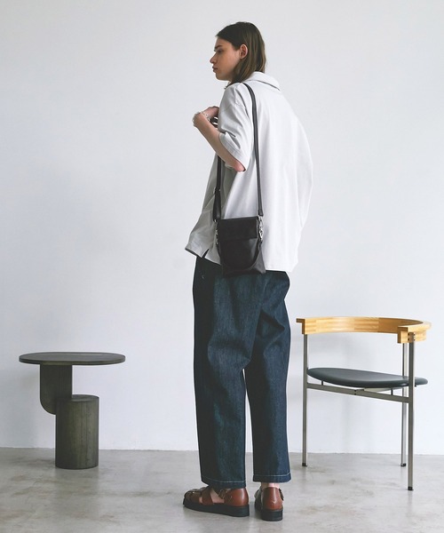 EMMA CLOTHES（エマクローズ）の「スクウェアフラップミニショルダーバッグ EMMA CLOTHES（ショルダーバッグ・メンズ・ブラック/アイボリー/ダークブラウン・FREE）」の5枚目の写真