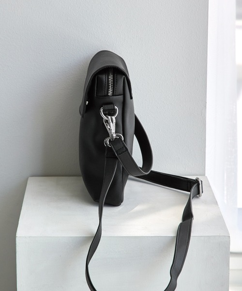 EMMA CLOTHES（エマクローズ）の「スクウェアフラップミニショルダーバッグ EMMA CLOTHES（ショルダーバッグ・メンズ・ブラック/アイボリー/ダークブラウン・FREE）」の14枚目の写真