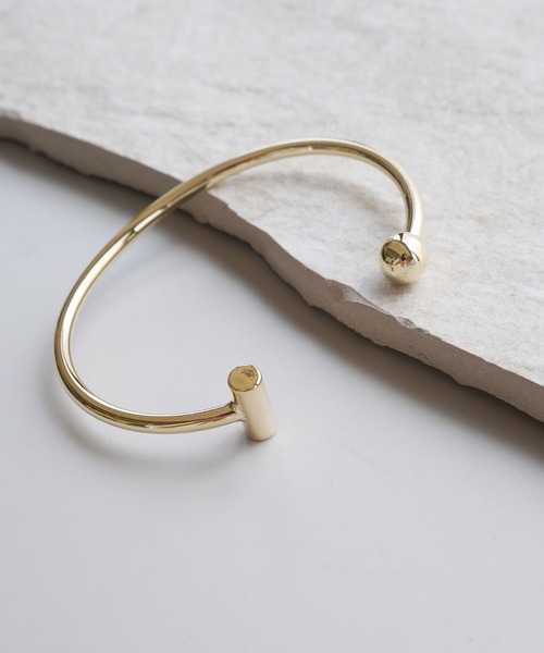 ammy.(エイミードット)の「【 ammy. / エイミードット 】 ライン デザイン バングル(バングル/リストバンド・レディース・ゴールド/ゴールド系その他/シルバー系その他/シルバー系その他3/ゴールド系その他3/ゴールド系その他2/シルバー/シルバー系その他2/ゴールド系その他4/シルバー系その他4・FREE)」の7枚目の写真