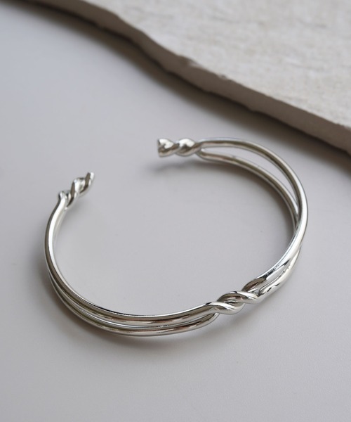 ammy.(エイミードット)の「【 ammy. / エイミードット 】 ライン デザイン バングル(バングル/リストバンド・レディース・ゴールド/ゴールド系その他/シルバー系その他/シルバー系その他3/ゴールド系その他3/ゴールド系その他2/シルバー/シルバー系その他2/ゴールド系その他4/シルバー系その他4・FREE)」の4枚目の写真