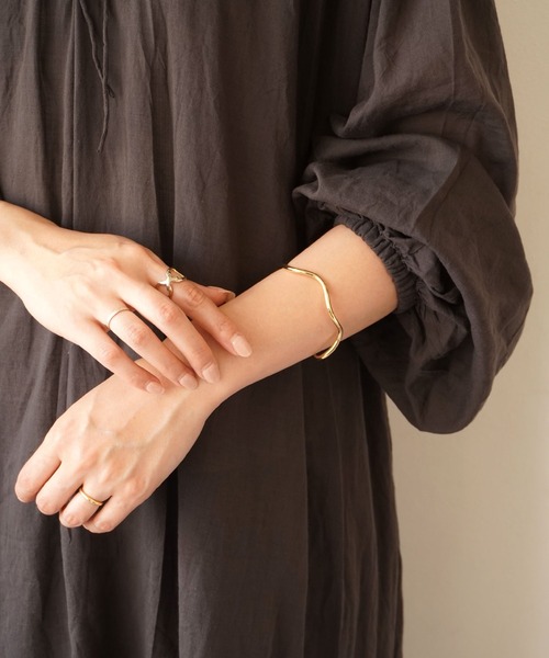 ammy.(エイミードット)の「【 ammy. / エイミードット 】 ライン デザイン バングル(バングル/リストバンド・レディース・ゴールド/ゴールド系その他/シルバー系その他/シルバー系その他3/ゴールド系その他3/ゴールド系その他2/シルバー/シルバー系その他2/ゴールド系その他4/シルバー系その他4・FREE)」の22枚目の写真