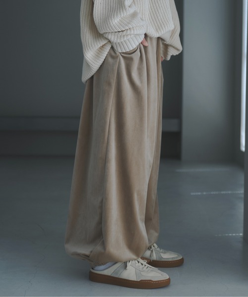 Utusiyo(ウツシヨ)の「velour balloon pants 庇陰(その他パンツ・メンズ・ベージュ/ブラック・FREE)」の4枚目の写真
