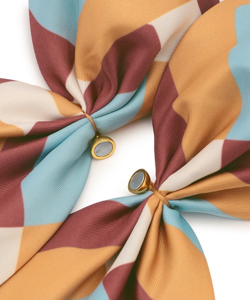 Petit Honfleur（プチオンフルール）の「ワンタッチスカーフ（ストール/ショール・レディース・チャコールグレー/オレンジ/イエロー・フリー）」の6枚目の写真