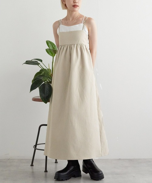 w closet(ダブルクローゼット)の「バックリボンギャザーキャミワンピース(ワンピース・レディース・ブラック/ブラウン/ベージュ・FREE)」の10枚目の写真