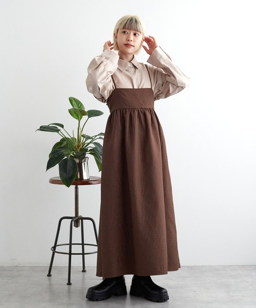 w closet(ダブルクローゼット)の「バックリボンギャザーキャミワンピース(ワンピース・レディース・ブラック/ブラウン/ベージュ・FREE)」の14枚目の写真