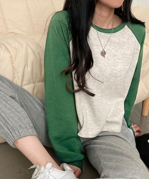 SHEENA(シーナ)の「配色ラグランクロップド丈シンプルロンT(Tシャツ/カットソー・レディース・グリーン/ブラック/モカ・M)」の11枚目の写真