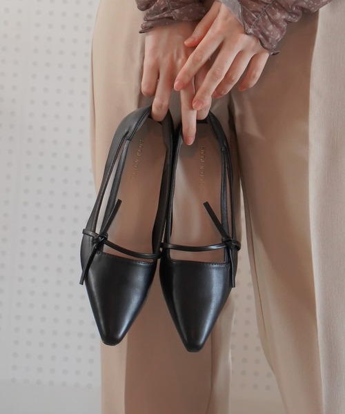 AmiAmi（アミアミ）の「サイドリボンローヒールパンプス/ポインテッドトゥ3センチヒール（パンプス・レディース・シルバー/ブラック/グレイッシュベージュ・L/LL/M/S）」の2枚目の写真