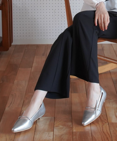 AmiAmi（アミアミ）の「サイドリボンローヒールパンプス/ポインテッドトゥ3センチヒール（パンプス・レディース・シルバー/ブラック/グレイッシュベージュ・L/LL/M/S）」の9枚目の写真