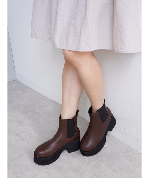 Fabby fabby（ファビィーファビィー）の「厚底サイドゴアブーツ（ブーツ・レディース・ブラック/ブラウン・MEDIUM/LARGE/SMALL）」の2枚目の写真