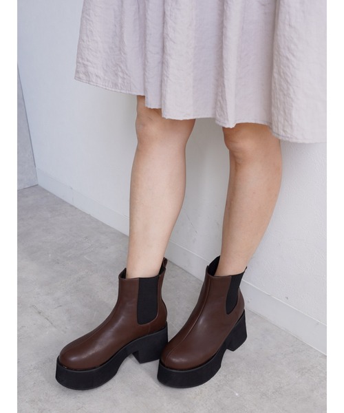 Fabby fabby（ファビィーファビィー）の「厚底サイドゴアブーツ（ブーツ・レディース・ブラック/ブラウン・MEDIUM/LARGE/SMALL）」の6枚目の写真