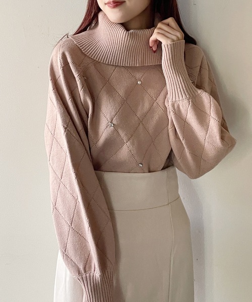 TORTE(トルテ)の「ダイヤ柄ビジューオフタートルニット(ニット/セーター・レディース・パープル/ホワイト/ブラック/ピンク・FREE)」の4枚目の写真