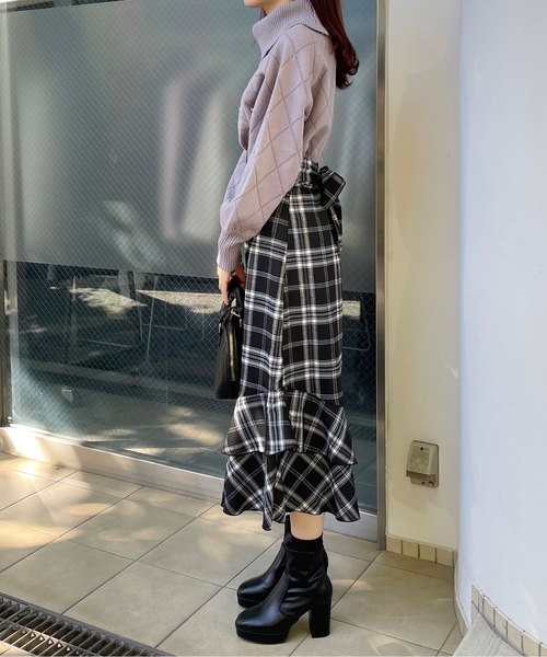 TORTE(トルテ)の「ダイヤ柄ビジューオフタートルニット(ニット/セーター・レディース・パープル/ホワイト/ブラック/ピンク・FREE)」の8枚目の写真