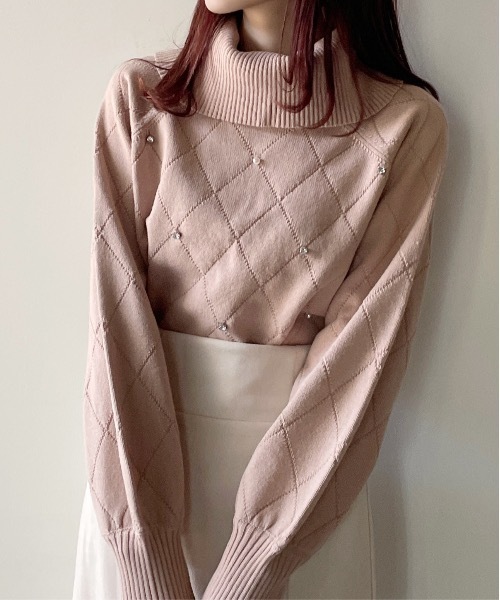 TORTE(トルテ)の「ダイヤ柄ビジューオフタートルニット(ニット/セーター・レディース・パープル/ホワイト/ブラック/ピンク・FREE)」の15枚目の写真