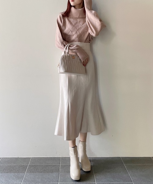 TORTE(トルテ)の「ダイヤ柄ビジューオフタートルニット(ニット/セーター・レディース・パープル/ホワイト/ブラック/ピンク・FREE)」の17枚目の写真