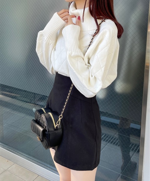 TORTE(トルテ)の「ダイヤ柄ビジューオフタートルニット(ニット/セーター・レディース・パープル/ホワイト/ブラック/ピンク・FREE)」の22枚目の写真