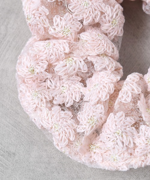 Flowering（フラワーリング）の「SAKURA/刺繍/シュシュ（シュシュ