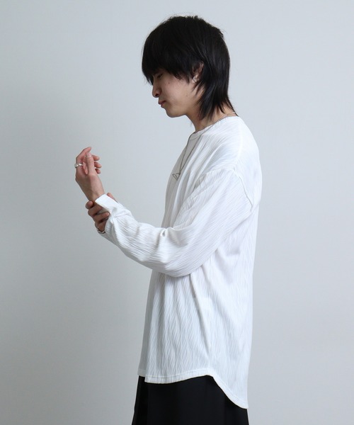REGIEVO(レジエボ)の「REGIEVO 裾ラウンドロンTネックレス付き(Tシャツ/カットソー・メンズ・ホワイト/ブラック・L/M)」の4枚目の写真