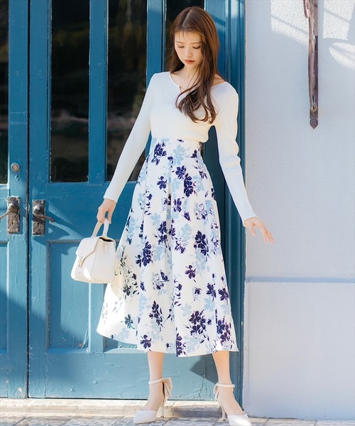 SWINGLE（スウィングル）の「シャドーフラワータックフレアスカート（スカート・レディース・ブラック系その他/グリーン系その他/ベージュ系その他2・SMALL/MEDIUM）」の4枚目の写真