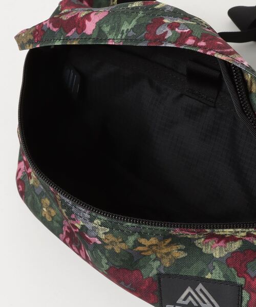 GREGORY(グレゴリー)の「STANDARD WAISTPACK TAP. / スタンダードウエストパック / ガーデンタペストリー(ボディバッグ/ウエストポーチ・メンズ・レッド系その他・FREE)」の3枚目の写真