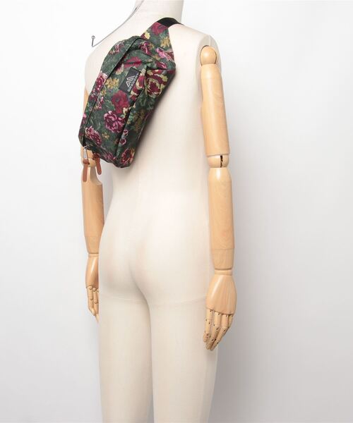 GREGORY(グレゴリー)の「STANDARD WAISTPACK TAP. / スタンダードウエストパック / ガーデンタペストリー(ボディバッグ/ウエストポーチ・メンズ・レッド系その他・FREE)」の6枚目の写真