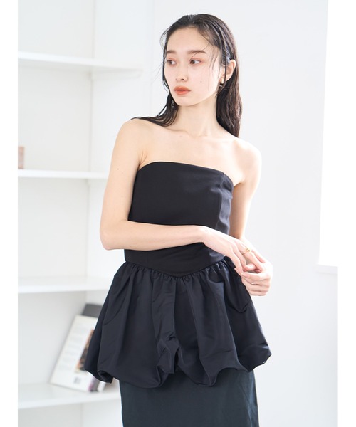 diante ペプラムベアトップ　ブラック新品 DIANTE ぺプラムベアトップ ブラック FREEサイズ - メルカリ