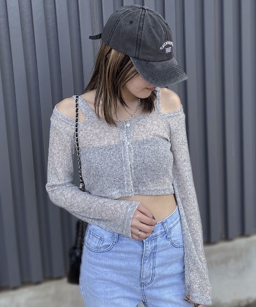 Reurie'（レウリィ）の「オフショルダーシアーカーディガン／off shoulder sheer cardigan 長袖 クルーネック サマーニット フロントボタン レイヤード メランジ 大人カジュアル シンプル 韓国 Y2K バレエコア グレー ライトグレー（Tシャツ/カットソー・レディース・グレー・FREE）」の15枚目の写真